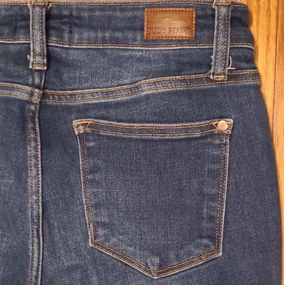 Judy Blue Boot Cut Jeans 7/28 - Picture 2 of 4